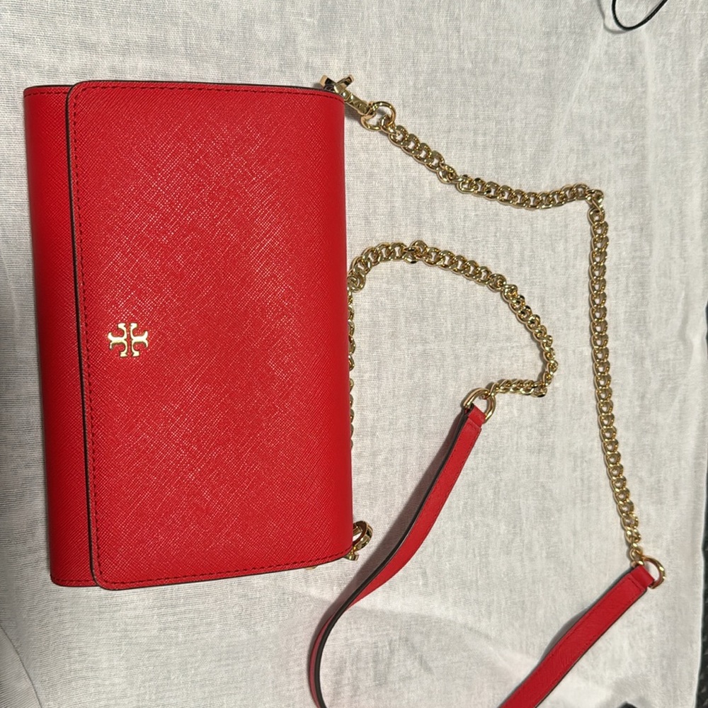 TORY BURCH  chain wallet/ CROSSBODY WOC purse in red color saffiano leather.